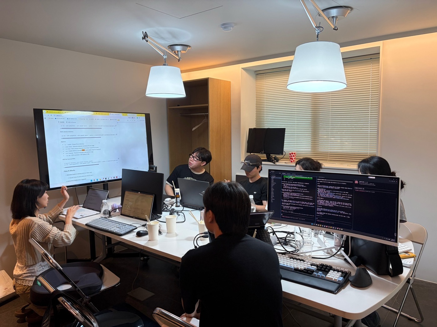 튜터와 함께 실습하는 워크샵 현장